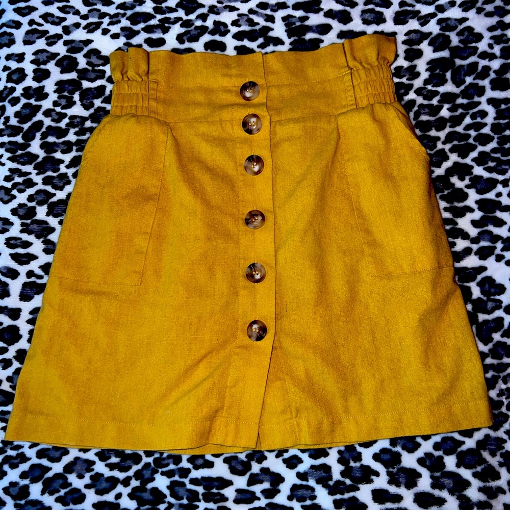 Yellow Boutique Skirt with buttons. Size Small. Favlux brand.